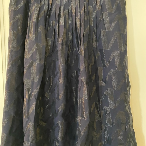 Cynthia rowley skirt. Zips up the back size 2 - Picture 2 of 3